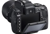 La nueva cámara SLR digital Nikon D5000 de 12.3 megapíxel, vídeo 720p y pantalla que gira