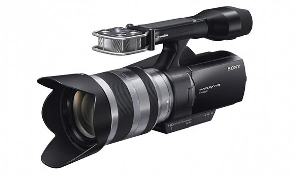 Sony Handycam NEX-VG10E, la primer videocámara HD de consumo masivo con lentes | GeekTotal